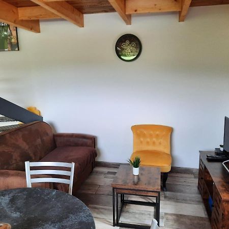 Chalet A L'Oree Du Bois Avec Parking Tournavaux 外观 照片