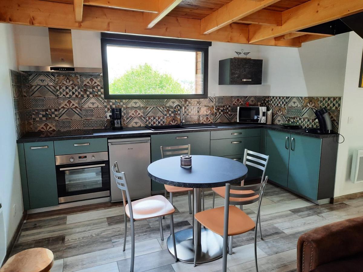 Chalet A L'Oree Du Bois Avec Parking Tournavaux 外观 照片