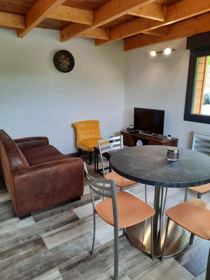 Chalet A L'Oree Du Bois Avec Parking Tournavaux 外观 照片